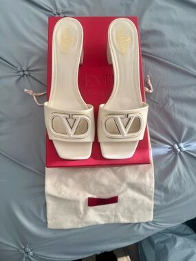 Valentino Garavani Off-White VLogo Square-Toe Slide Mules
